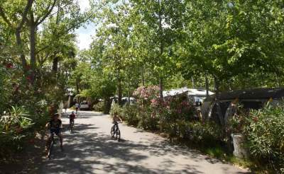 emplacement camping languedoc roussillon pas cher
